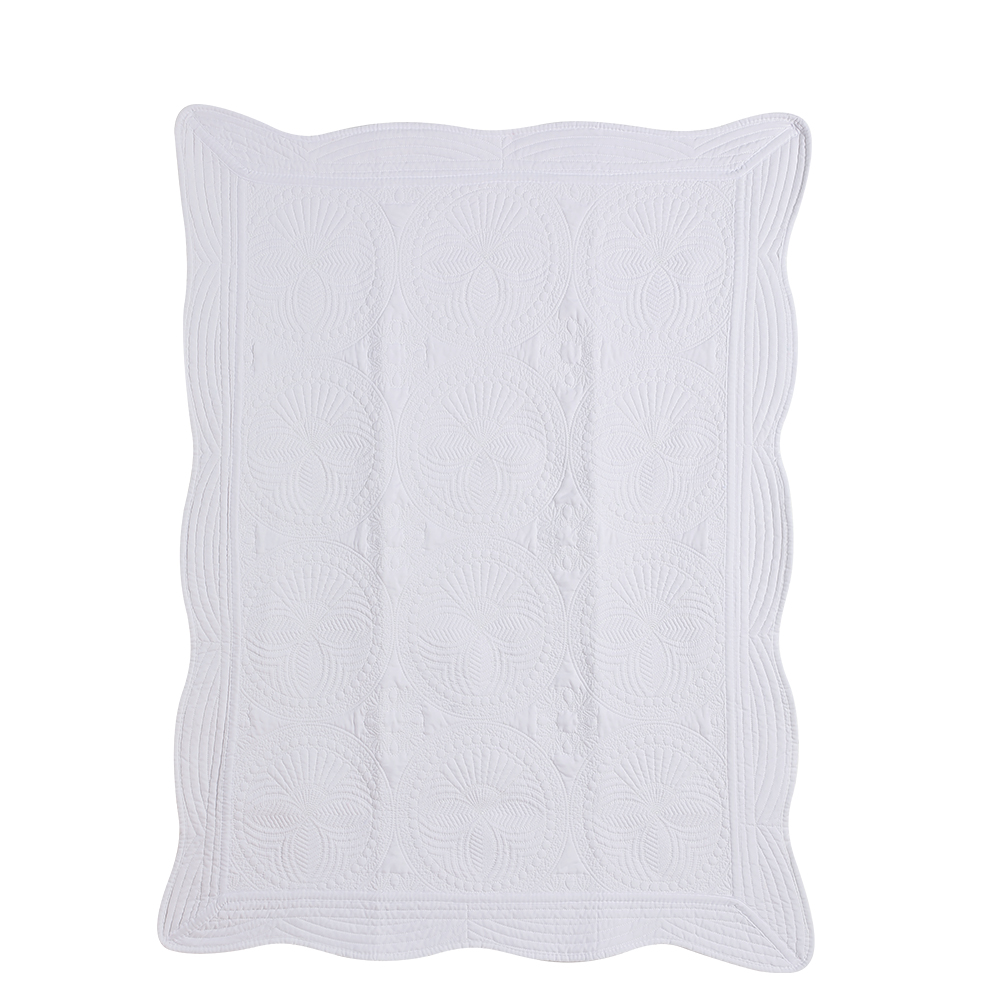 Cotton baby quilt monogrammed embossed patchwork embossed scalloped blanket for children four seasons: Ivory