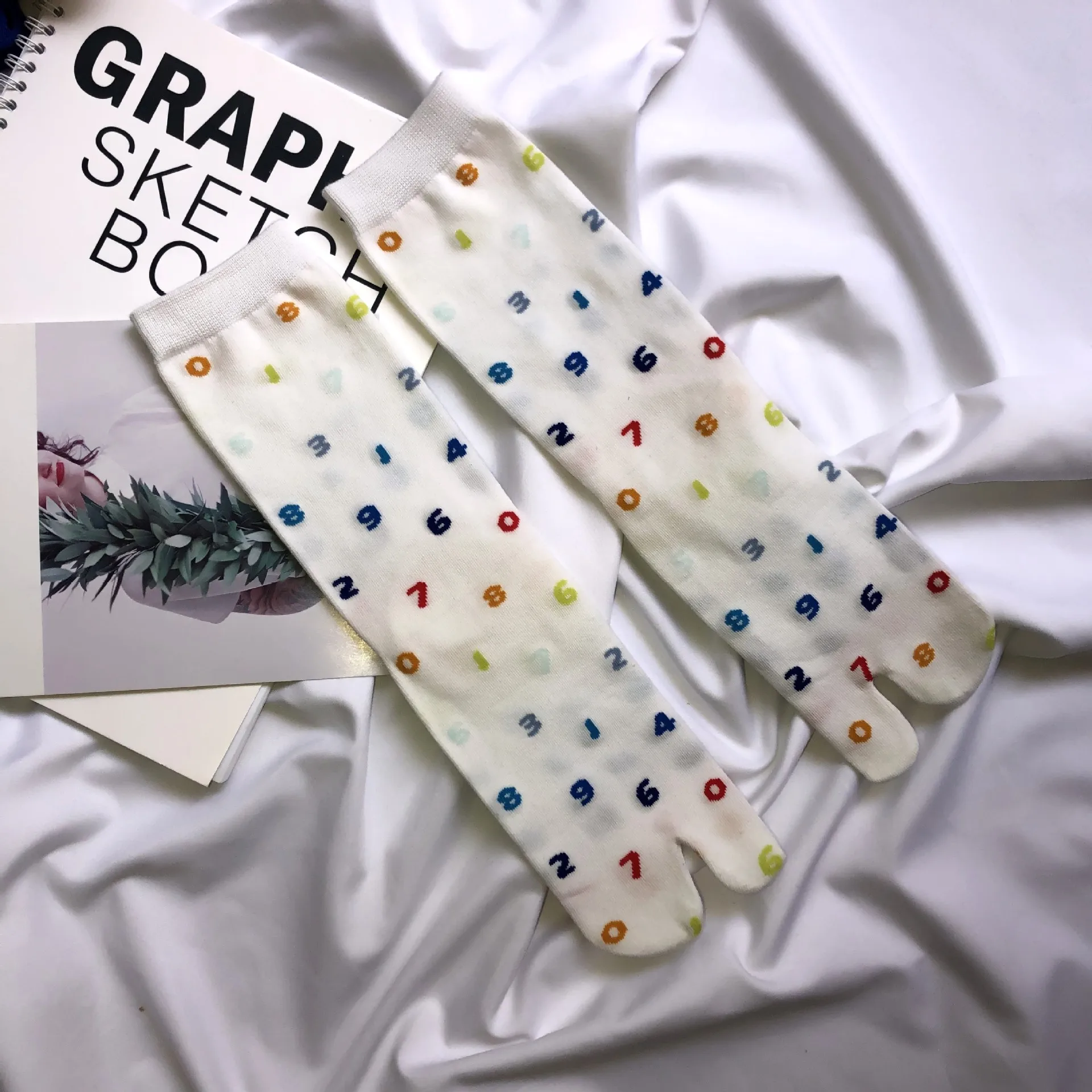 Colorful Cartoon Combed Cotton Women's Two Toe Socks Grapes Waves Carp Japanese Harajuku Funny Cute Sandals Tabi Socks Sokken: Emerald Green