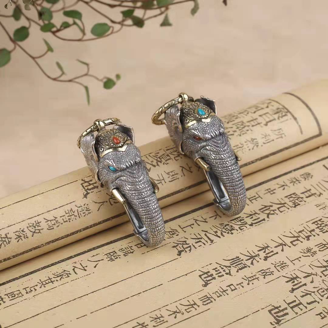 RetroSen Silver Manual Elephant God Of Wealth Pendant Ring Buckle Car Keychain Personality Creativity Vintage Silverware