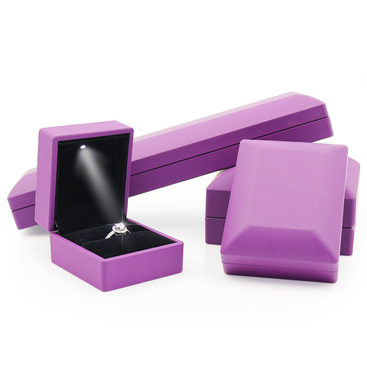 Ring Kasten hoch-Ende-Kreative LED Lampe Ehe Schmuck Verpackung Anhänger Halskette Charme Einfache und Elegante oben Klasse zarte: S / Lila