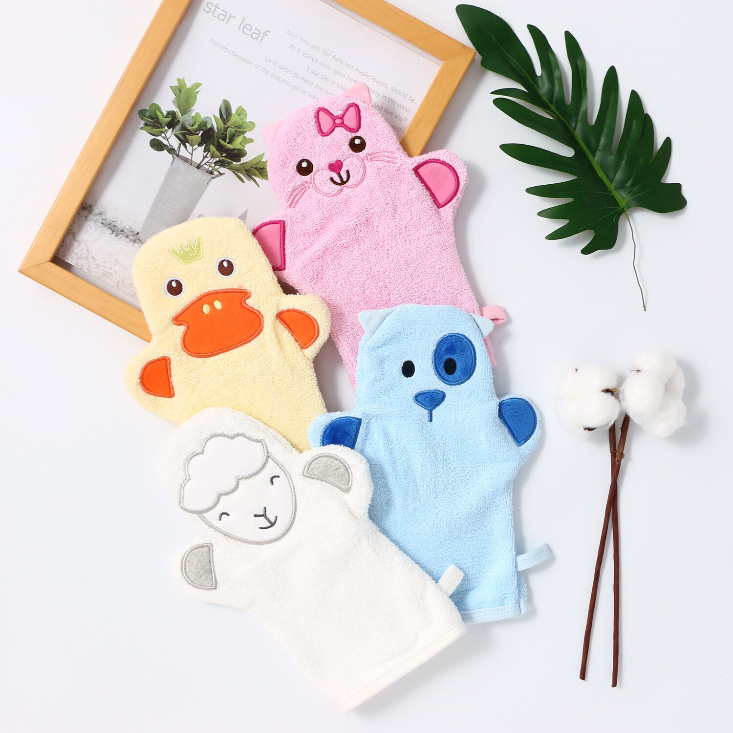 Baby Infant Cartoon Soft Bathing Bathroom Mitt Glove Foam Rub Shower Sponge Exfoliating Wash Cloth Towel Optional pattern