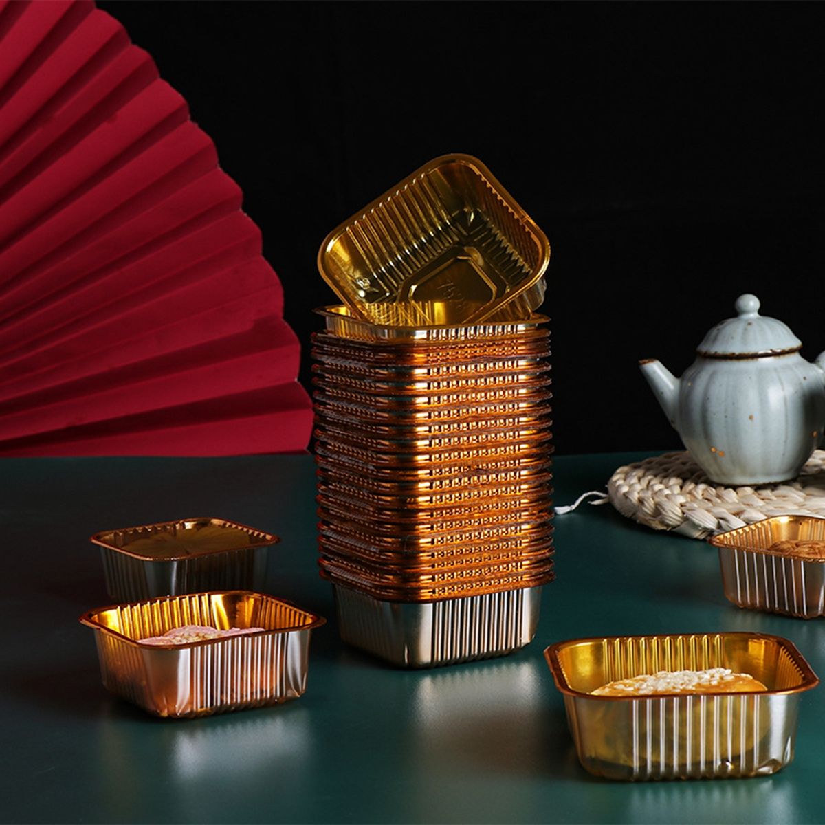 100Pcs Vierkante Maan Cake Trays Mooncake Verpakking Gebak Decoratieve Accessoires Gouden Plastic Taart Doos Voor Ei-Yolk bladerdeeg Dozen