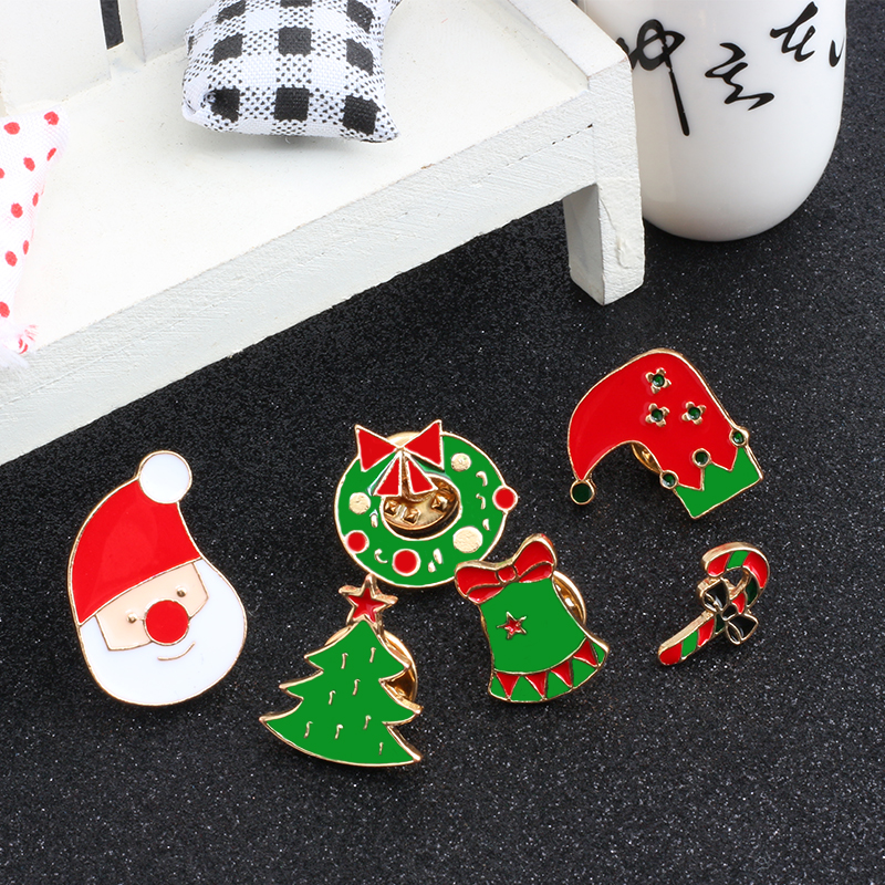 Creatieve Cartoon Kerst Broches Pins Leuke Kerstman Boom Jingle Bells Sokken Donuts Candy Emaille Pin Badges Broche