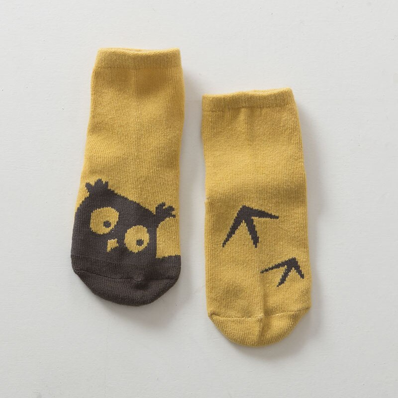 Neue Kinder Socken Niedlichen Cartoon Eule Kätzchen Asymmetrische Socken Neugeborenes Paar Farben Socken Rutschfeste Socken