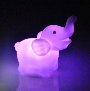 1 pz/set Carino LED Giocattoli Elefante Lampada Della Luce di Notte I Cambiamenti Colorati Giocattoli Per Bambini Luci Per Il Partito Decorazione Della Stanza di Sonno luce