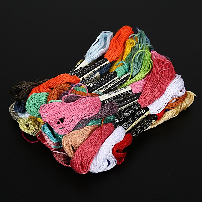 Full range of embroidery starter kit Cross stitch kit includes 5 plastic embroidery hoops, 36 color lines +50 accessories +1 Eng