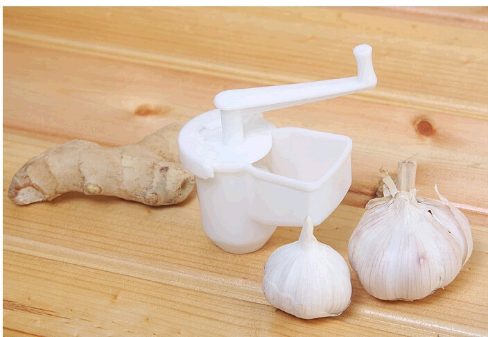 De Chef. De bal. De legende. Elke dag maakt hij z’n beroemde ballen De Chef. De bal. De legende. Elke dag maakt hij z’n beroemde ballen