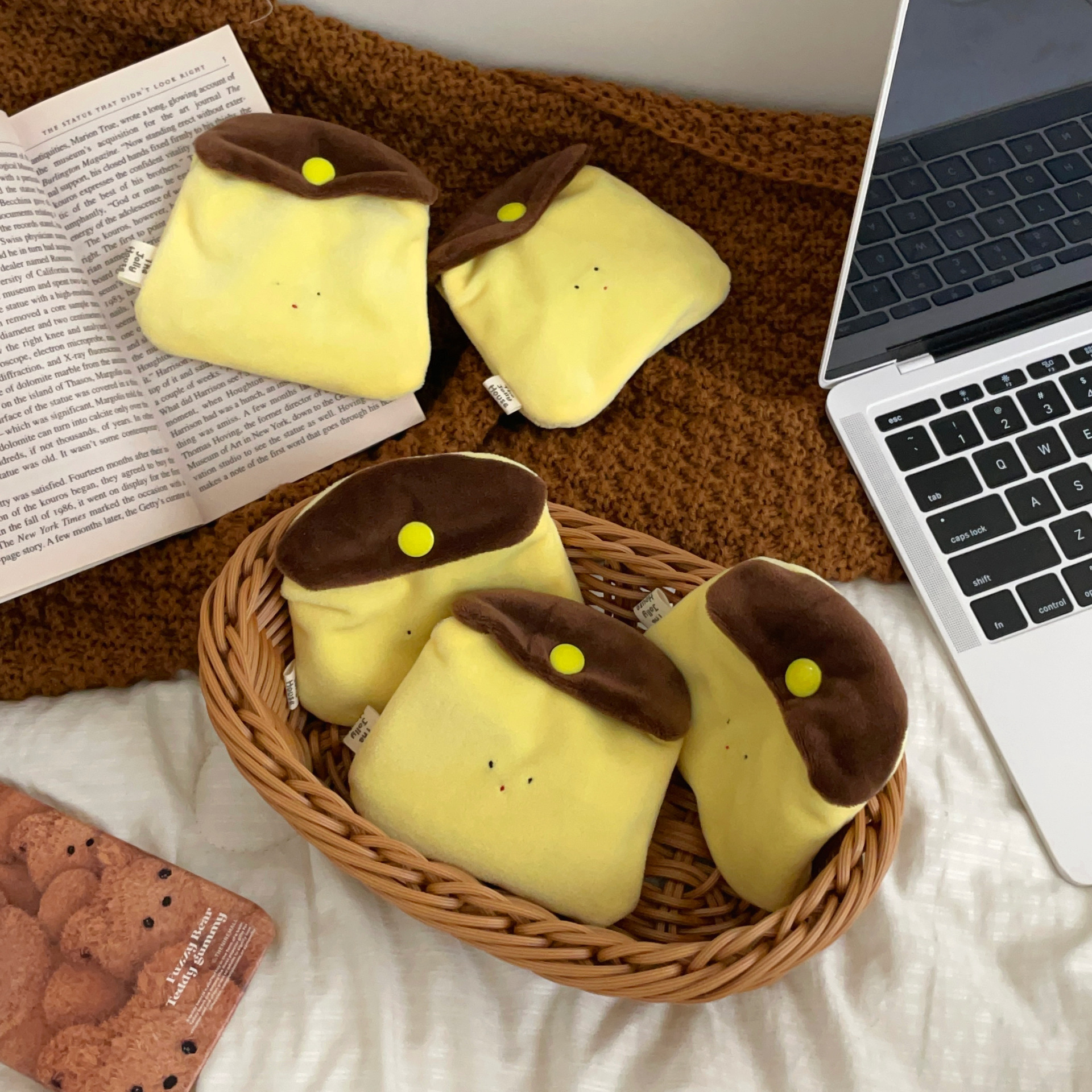 1PCS Mini Caramel Pudding Coin Purse Mini Earphone Bag Plush Cartoon Storage Bag Mini Wallet Girl