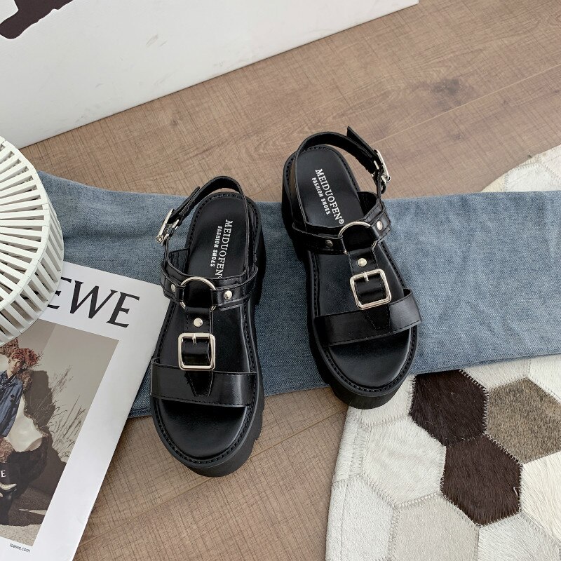 Boussac klamra ozdoba sandały na wysokim obcasie kobiety z wystającym palcem czarne punk sandały na platformie letnie buty na pasku kobiety SWC1002