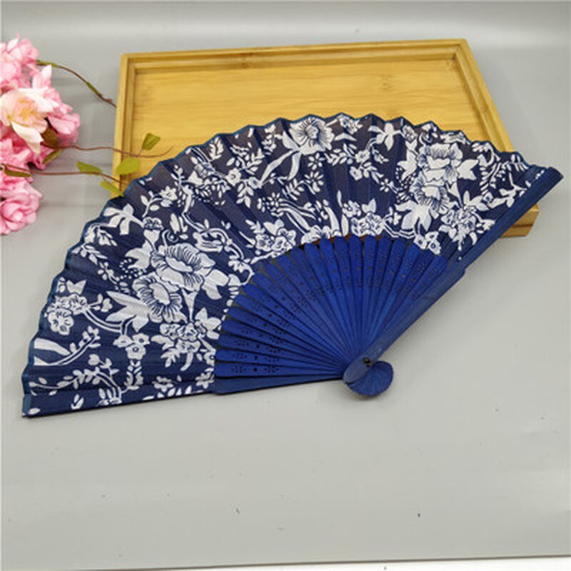 1Pc Chinese Zomer Blauw Doek Folding Hand Fan Stof Bloem Bloemen Wedding Party Favor Voor Vrouwen