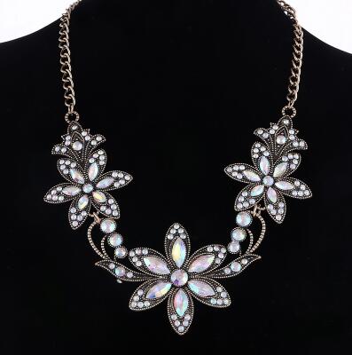 Minhin elegante preto colar de cristal para as mulheres clássico grandes flores design pingente gargantilha colar delicado jóias de casamento: XL813 white