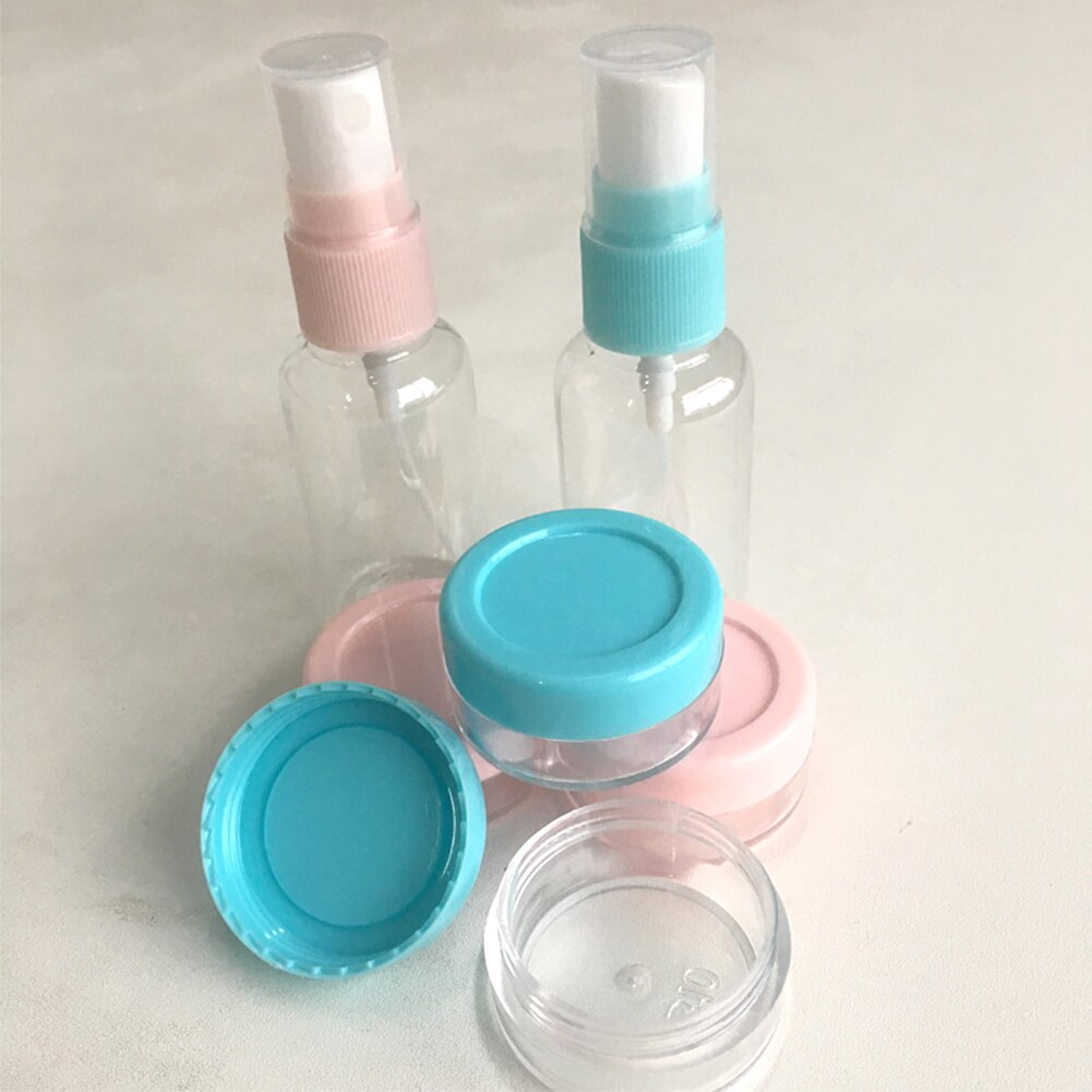 Set van 7 hervulbare lege cosmetische lotion spray flessen voor op reis. kan gebruikt worden om de meeste vloeistoffen te doseren en te bewaren.