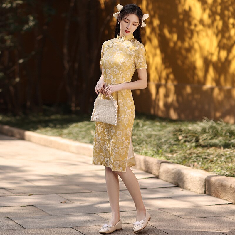 Chinese Traditionele Cheongsam Beige Mid Lange Jurk Handgemaakte Knop Bloemen Retro Elegante Vrouwen Qipao S Tot 2XL