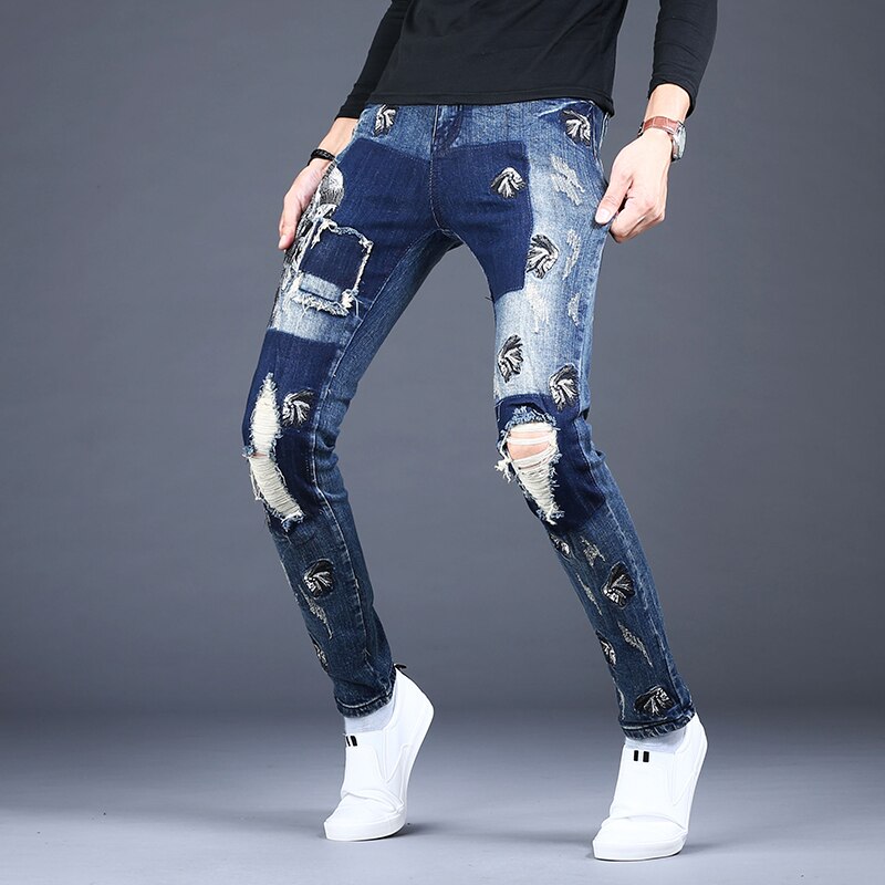 Pantalones vaqueros rasgados con parche azul para hombre, pitillos desgastados con bordado de estilo coreano, ropa de calle,