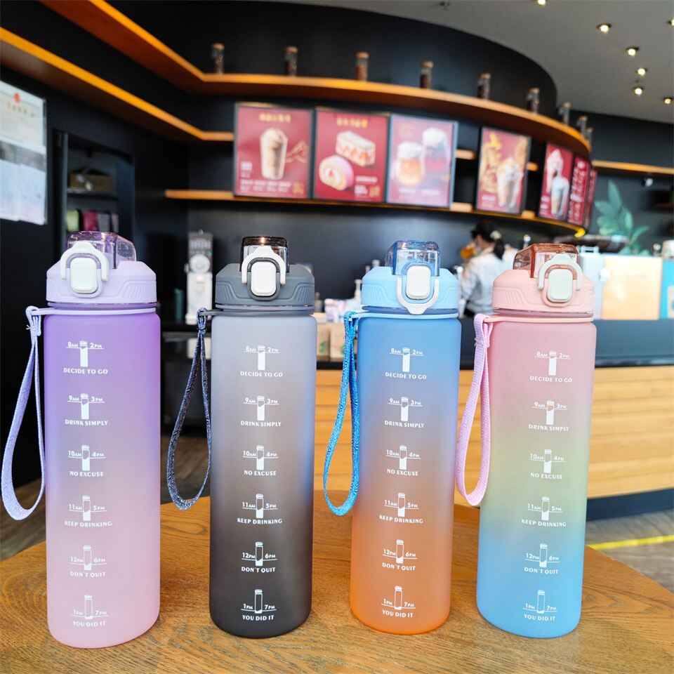 Bottiglia d&#39;acqua motivazionale da 32 once BPA a tenuta stagna palestra Fitness sport all&#39;aria aperta bottiglia d&#39;acqua in plastica con paglia e corda portatile