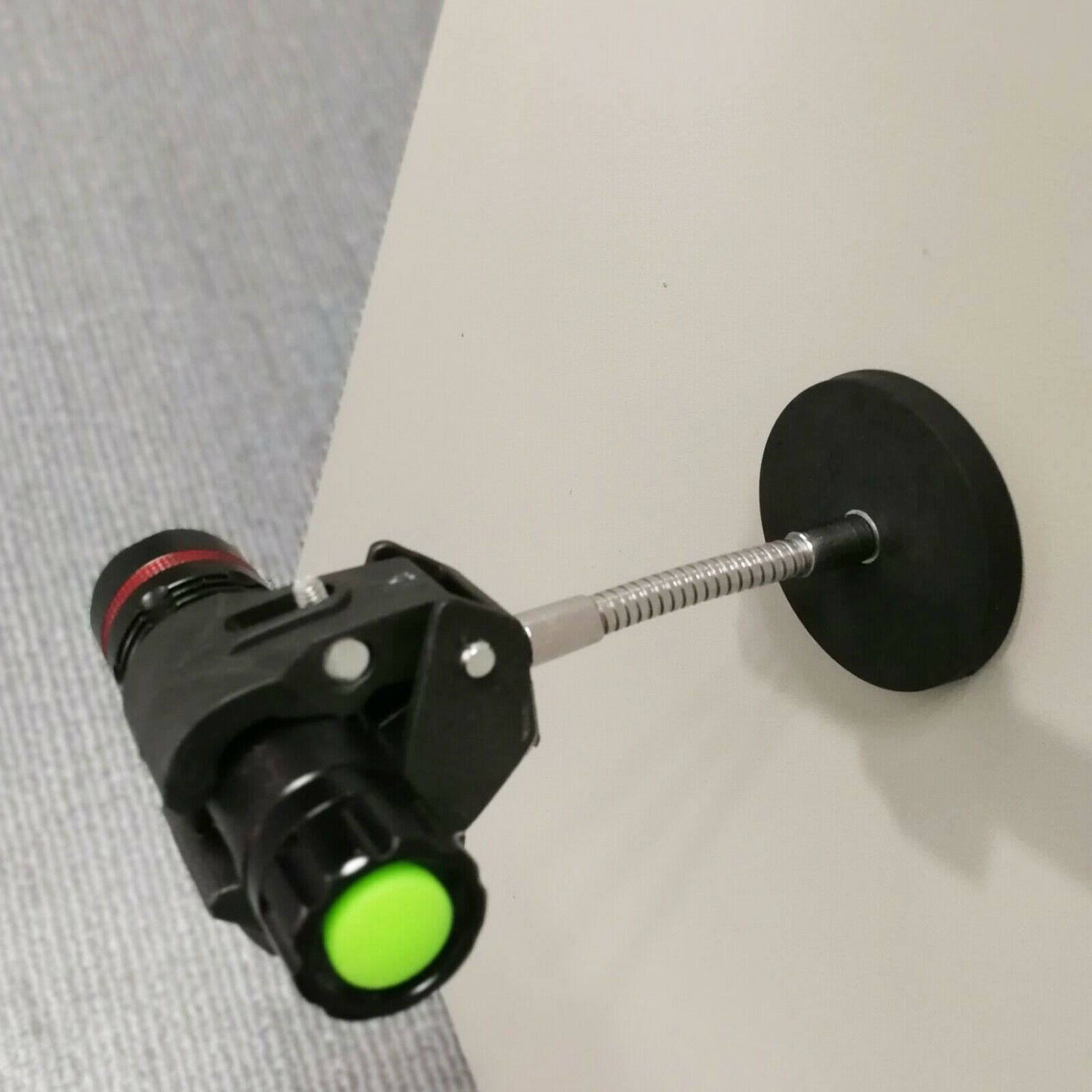 Magnetic Flashlight Holder Flexible Flashlight Mounting Brackets &amp; Strong Magnet