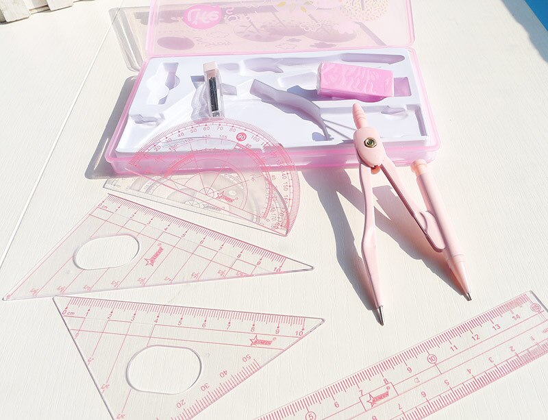 Cutie set of compasses Cute students with mathematics drawing metal and iron compasses drawing drawing cartoon