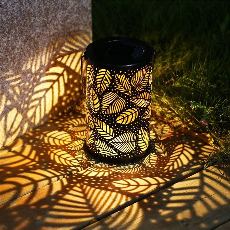Creatieve Outdoor Solar Lantaarn Opknoping Lichten Metalen Blad Patroon Tuin Lamp Voor Patio Buiten Of Tafellamp