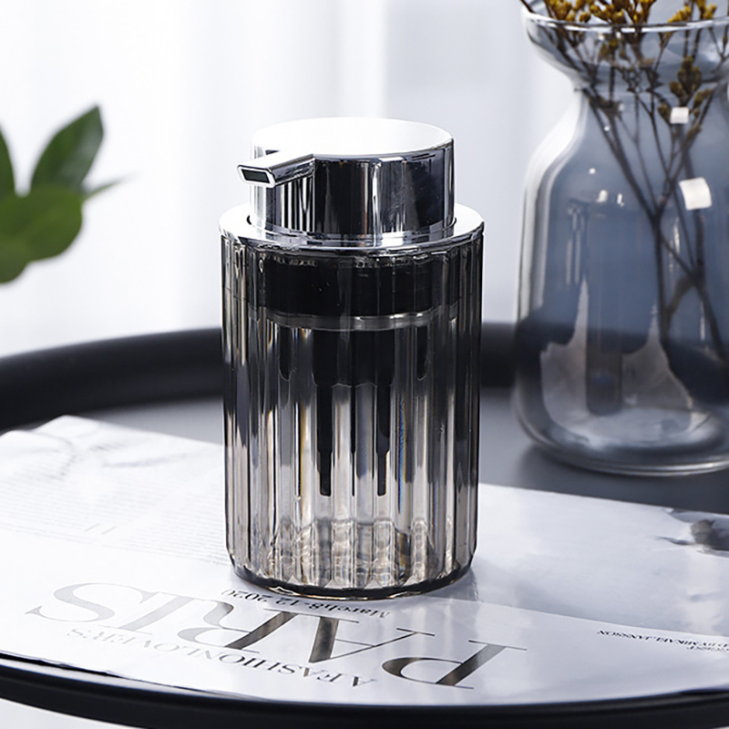 Käsien vaahtoava saippua-annostelija kylpyhuoneeseen nestemäinen saippuamousse-pullo, täytettävä keittiön painettava astianpesuainesäiliö: Keltainen