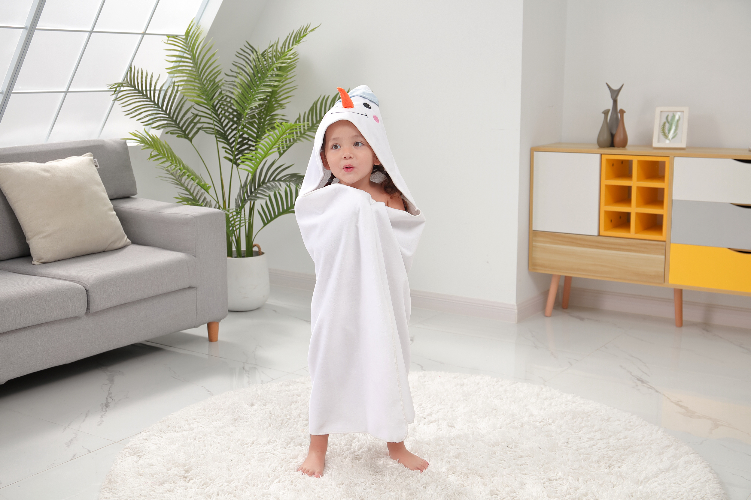 1 pçs dos desenhos animados de fibra de bambu toalha de banho das crianças com chapéu capa roupão para meninas meninos e bebês toalhas de banho macias: Branco