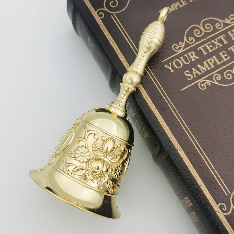 Moderne klar lyd håndklokke bronze metal retro rose kirkeklokke gylden middagsklokke til restaurant bar jingle kirke skole: Lysegul