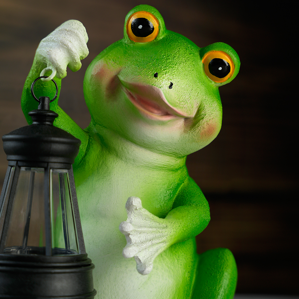 Solar Frog Garden Statue with LED Lantern Outdoor Yard Patio Decorative Piece Ideal for Mother's Day Or Housewarming