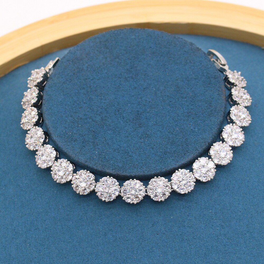 Set di gioielli classici Color argento con zirconi bianchi per bracciale da donna orecchini lunghi collana con ciondolo anello regalo
