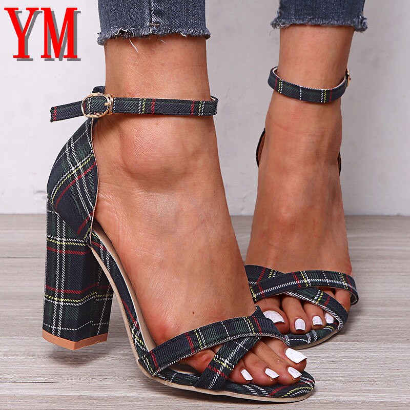 Kvinder sandaler ankel spænde rem sommer pumps kvinde gingham sko med åben tå plus størrelse 43 dame høj firkantet hæl kvinde