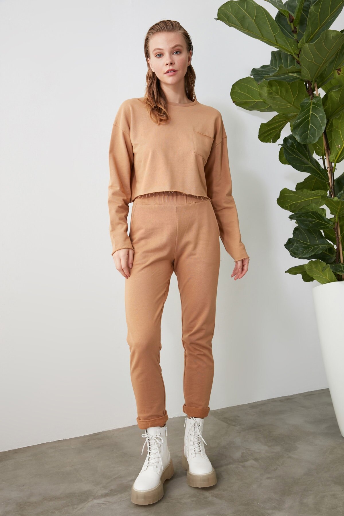 Trendyol 100 Organische Baumwolle Grundlegende Jogger betroffen Jogginghose TWOAW21EA0177