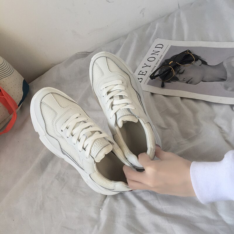 Løbesko fritidssko kvinde sneakers efterår lyse hvide sneakers platform dame sko behagelig mesh snøre