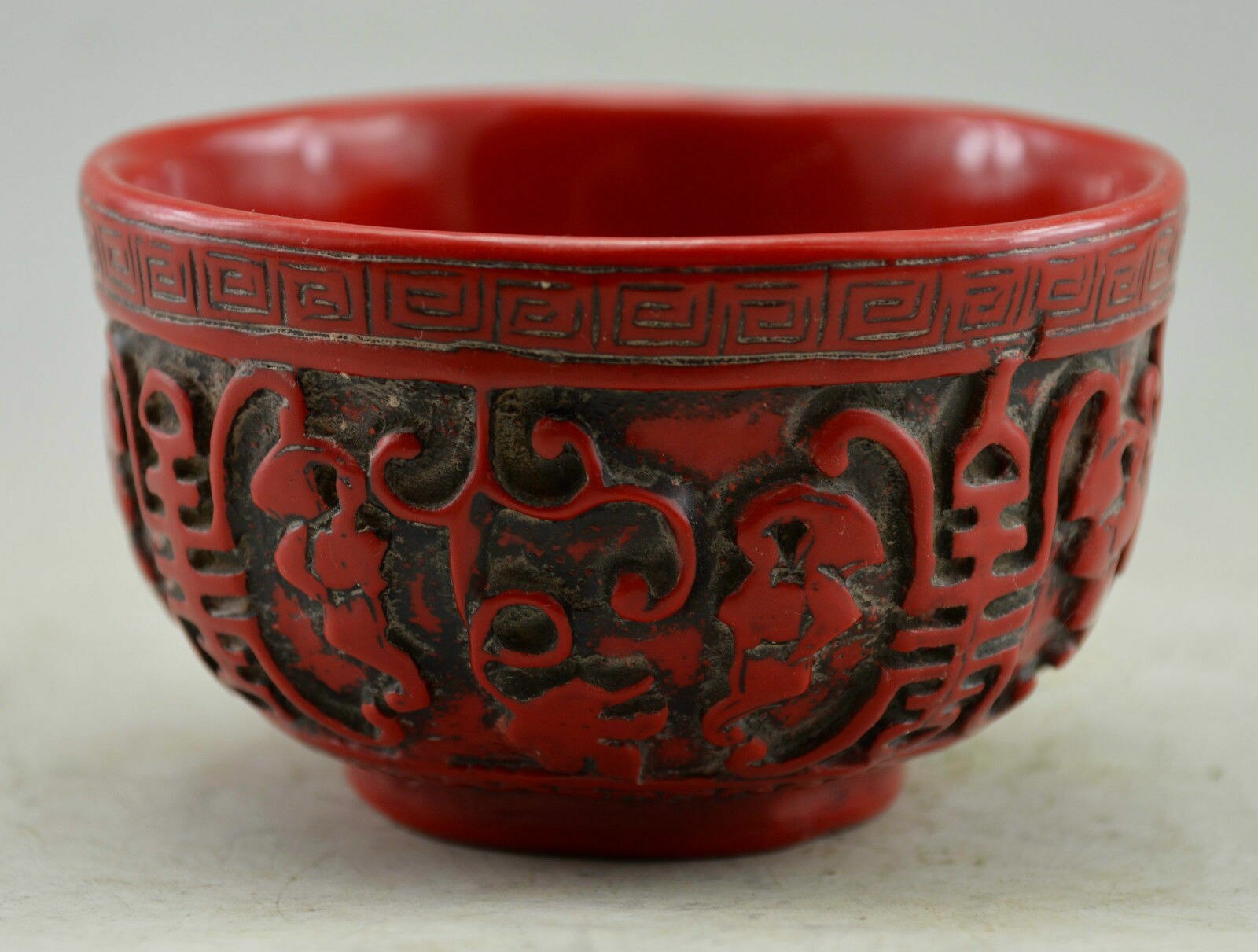Chinese Rode Koraal Gesneden Druif Figuur Kom-Fu Foo Levensduur Betekenis Standbeelden Voor Decoratie Home Decor Collectie Ornamenten