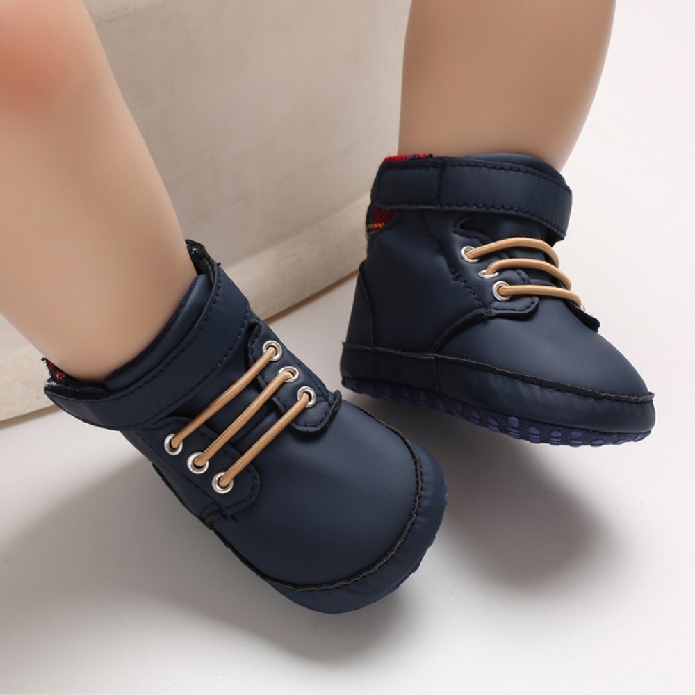 Nyfødt baby krybbe sko nyfødt spædbarn småbørn drenge piger blød sål sko anti-skrid krybbe blød sål sko sneaker prewalker: Blå / 0-6 måneder