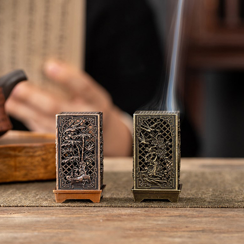 Bruciatore di incenso verticale quadrato ottavino porta incenso in lega di Xiangyun aromaterapia per interni ornamento per la casa bruciatori cinesi a forma di prugna