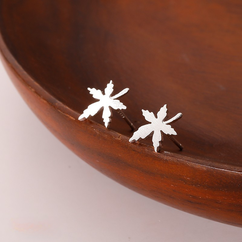 Pendientes hipoalergénicos de Plata de Ley 925 para mujer, Luna, estrella de David, hoja de arce, corazón, relámpago, joyería S999: Rojo