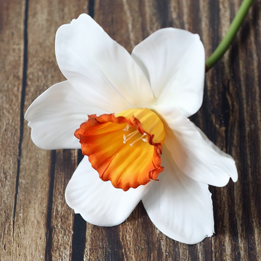 5 stk/parti små påskelilje kunstige blomster til hjemmefest havedekoration kontor bordindretning hvide blomster kunstige: Hvid b
