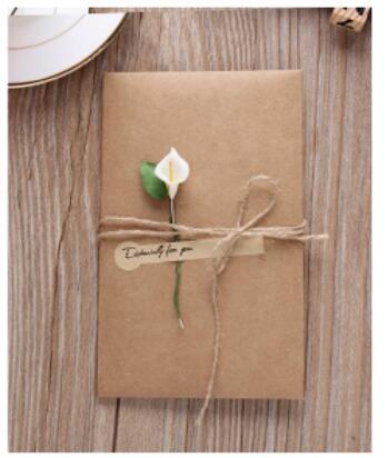 10 stuks/ diy kraftpapier handgemaakte gedroogde bloemen uitnodigingsgroetkaart met envelop kerst bruiloft verjaardag bedankjes kaarten: Calla lelie groot