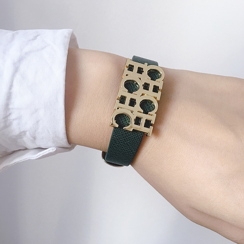 Pu læder hud bogstav charms navn armbånd mix farve diy smykker tilbehør