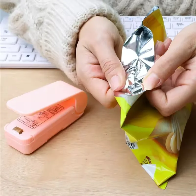 Mini värmepåseförslutningsmaskin hushållsmanuell värmeförslutare kökstillbehör bärbar termisk plastförpackningsmaskin påsförslutning