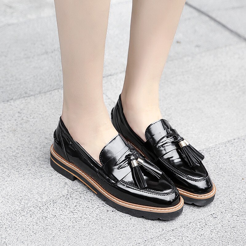 European Brand Rihanna Shoes Metal Fringe Oxford Flats Ladies Carving Brogues Casual Loafers Driving Creepers Moccasins
