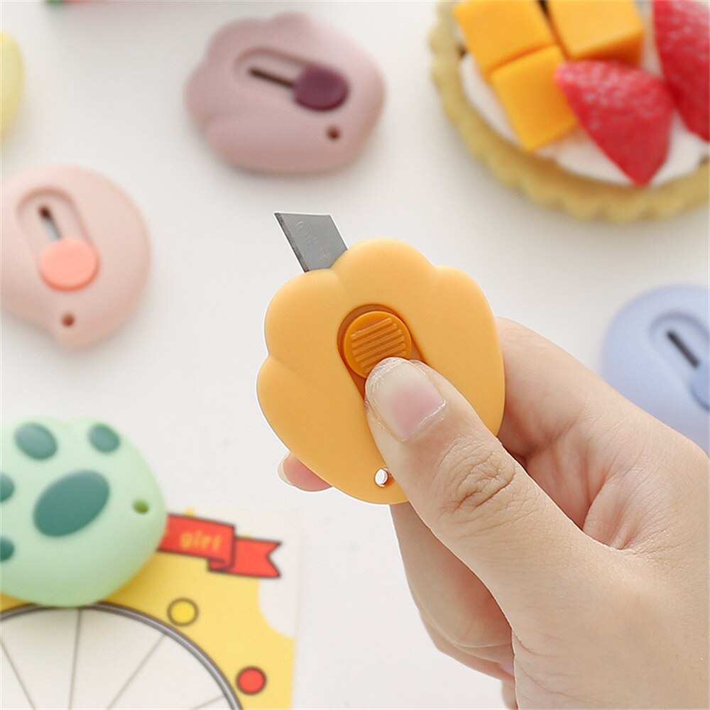 1Pc Kawaii Kat Poot Utility Mes Intrekbare Papier Cutter Express Doos Opener Snijmes School Stationery Office Supplies