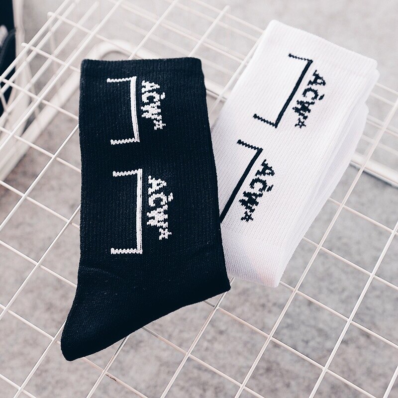 Corea ulzzang Pure Letter calcetines estilo Harajuku Tide calcetines para montar en monopatín algodón hombres y mujeres amantes calcetines Casuales