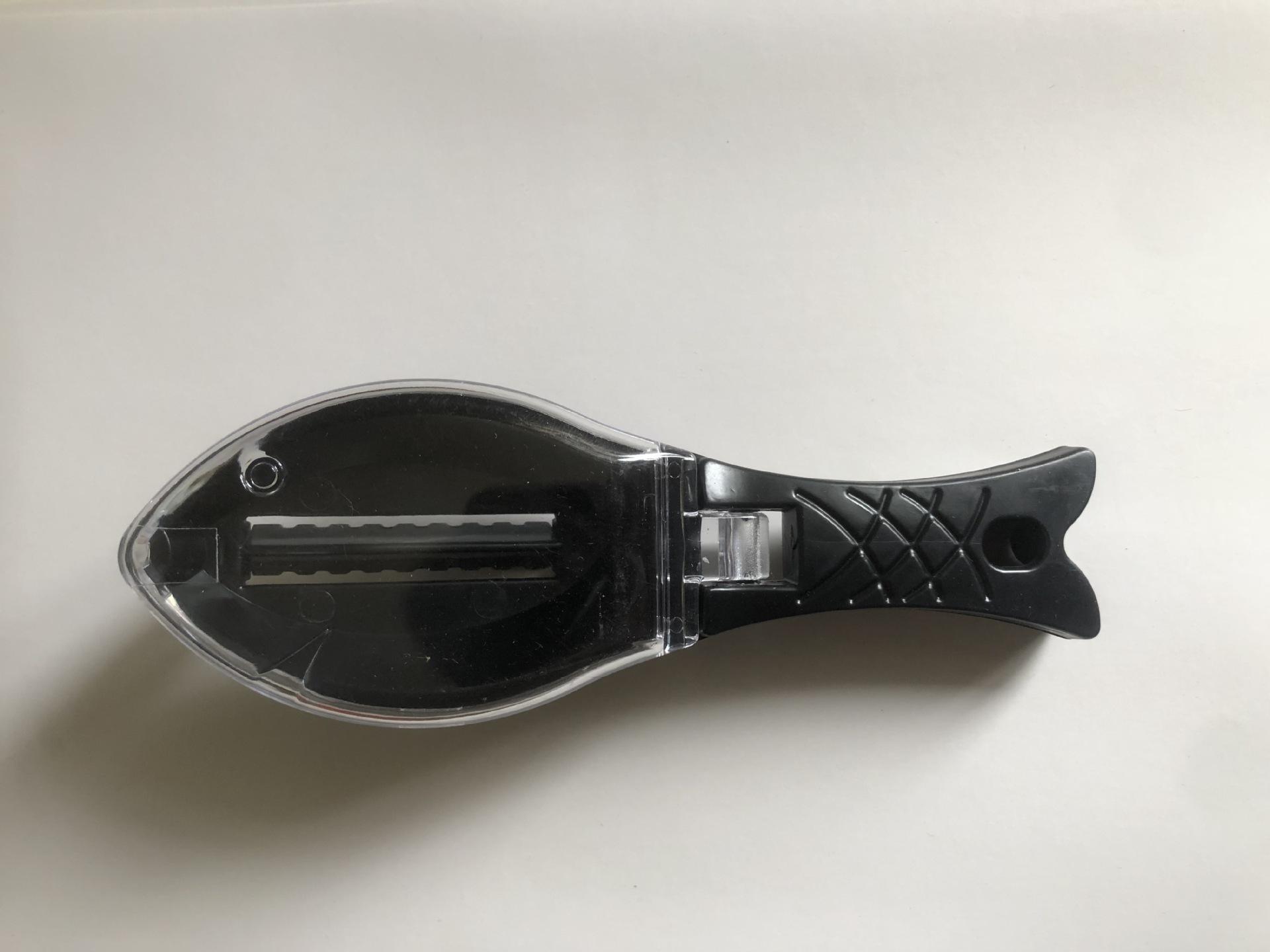 Household Kitchen Tools with Lid Fish Scales Kitchen Fish Scale Planers Manual Scale Removal Prevent Fish Scales From Falling: Black