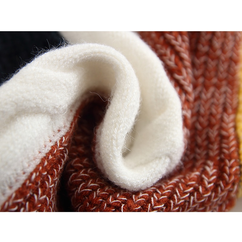 Angoubebe  b91 t 08 samen te voegen met verschillende kleuren babytrui in lente, herfst en winter