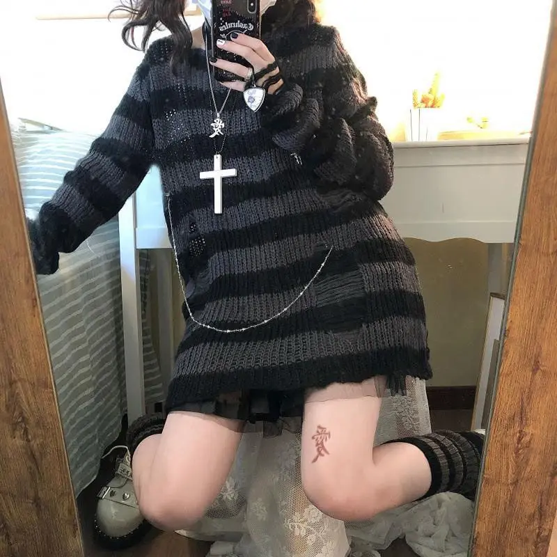 Suéteres góticos de Lolita a rayas grises de talla grande para mujer, ropa de calle holgada de punto con agujeros rasgados Y2k ahuecada rota Emo Punk JK para chica: Azul cielo