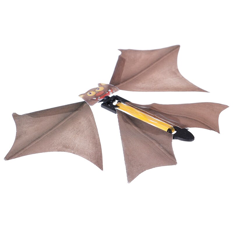1PC Kunststoff Magie Fliegende Fledermaus Klassische Magie Tricks Halloween Party Spaß Spielzeug 11x14cm