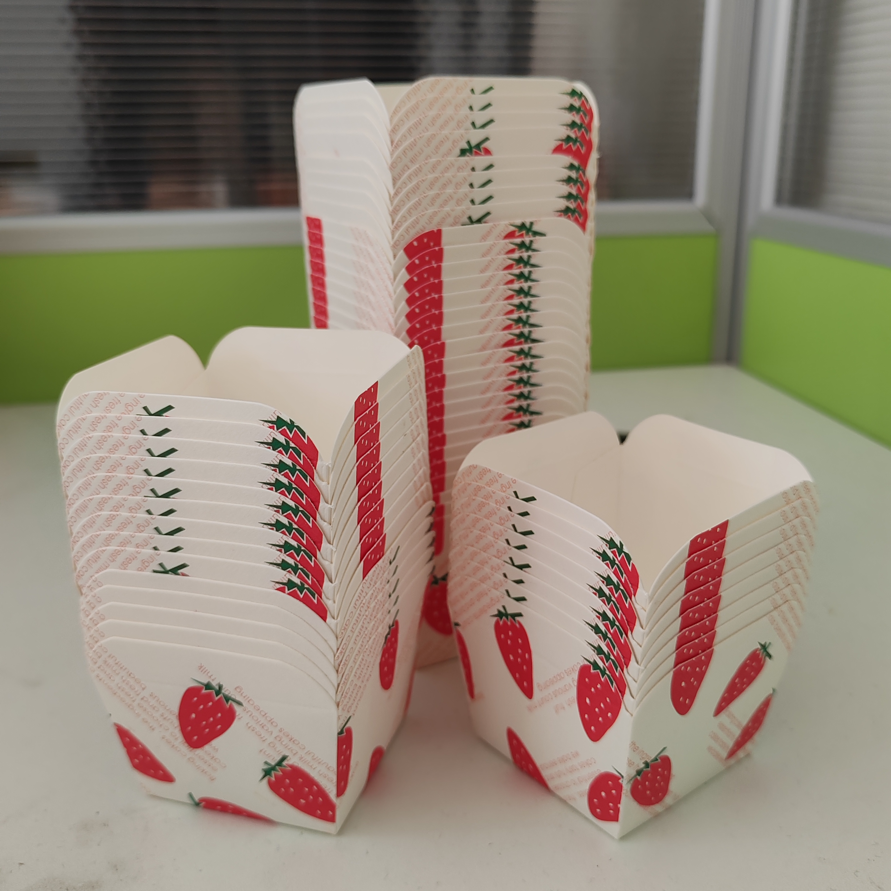 50pcs Cupcake Baking Cups Square Cupcake Liners Disposable Baking Wrappers Muffin Cups Desserts Holders for Weddings Birthdays: MINT GREEN