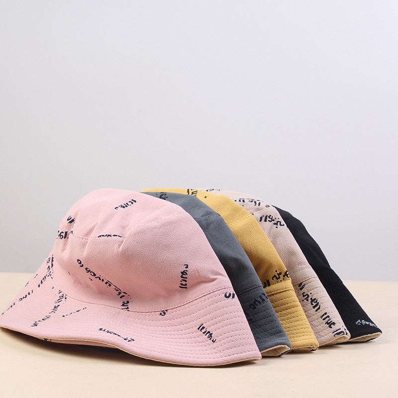 Produkt bokstav mönster fiskarmössa rosa gul svart beige grå vårsommar solskydd dam bucket hat