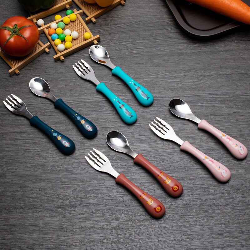 Juego de cuchara y tenedor para bebé, cubiertos de acero inoxidable de seguridad para alimentación de niños, utensilio de dibujos animados, vajilla infantil, 2 piezas