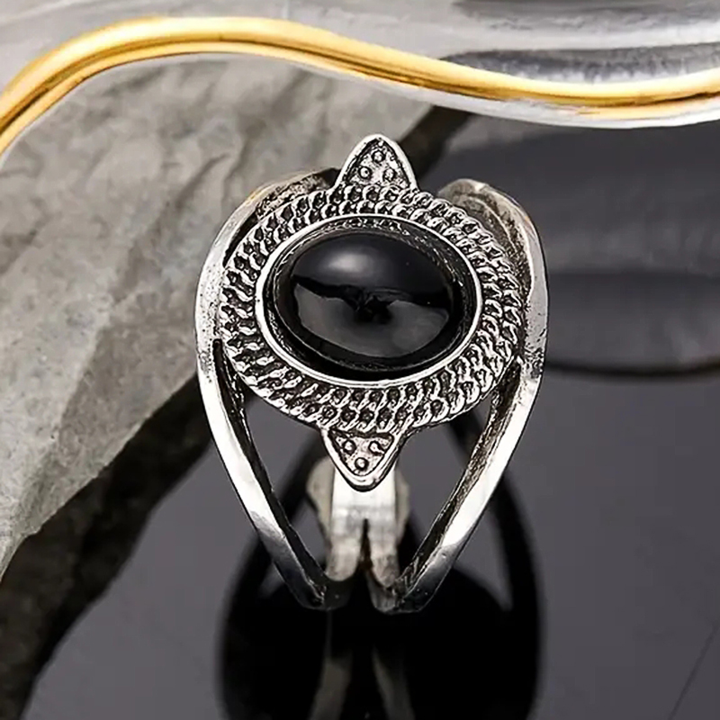 Huitan Bohemen Stijl Ovale Imitatie Opaal Ring voor Vrouwen Wit/Zwart Luxe Trouwringen Accessoires Temperament Dame Sieraden