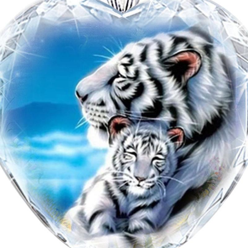 Accessories for women, vintage pendant necklace, crystal jewelry, tiger mother and child heart-shaped crystal necklace